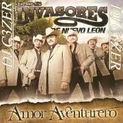 The lyrics QUE LASTIMA of LOS INVASORES DE NUEVO LEON is also present in the album Amor aventurero (2008)