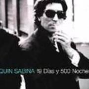 The lyrics A MIS CUARENTA Y DIEZ of JOAQUIN SABINA is also present in the album 19 dias y 500 noches (1999)