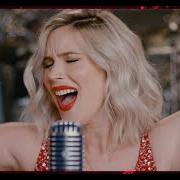 The lyrics HAVE YOURSELF A MERRY LITTLE CHRISTMAS of JOSS STONE is also present in the album Merry christmas, love (2022)