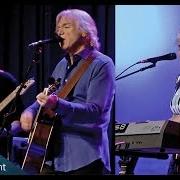 The lyrics IN YOUR BLUE EYES of JUSTIN HAYWARD is also present in the album Spirits of the western sky (2013)