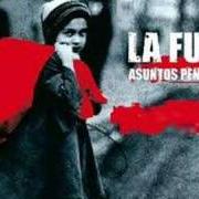 The lyrics MUNDO RARO of LA FUGA is also present in the album Asuntos pendientes (2008)