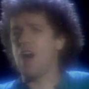 The lyrics HAVE YOU EVER BEEN IN LOVE of LEO SAYER is also present in the album World radio (1981)