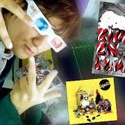 The lyrics PENDIADOR NORMAL of LIQUITS is also present in the album Kimono en llamas y el regreso de los insectos (2009)