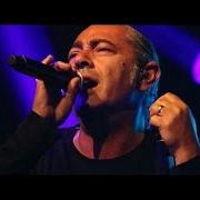 The lyrics UNA GRANDE FESTA of LUCA CARBONI is also present in the album Sputnik (2018)