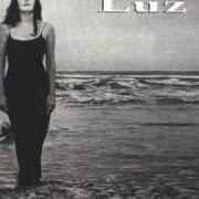 The lyrics MURO INVISIBLE of LUZ CASAL is also present in the album Un mar de confianza (2000)