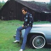The lyrics HERE COMES THE FREEDOM TRAIN of MERLE HAGGARD is also present in the album The roots of my raising