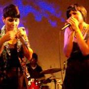 The lyrics BEAUTIFUL PEOPLE of NINA SKY is also present in the album Starting today (2010)