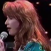 The lyrics NOBODY LOVES YOU LIKE I DO of PATTY LOVELESS is also present in the album Up against my heart (1991)