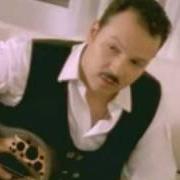 The lyrics QUIEN ENTIENDE A LAS MUJERES of PEPE AGUILAR is also present in the album Por mujeres como tú (1998)