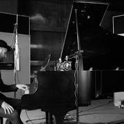 Pierre lapointe seul au piano