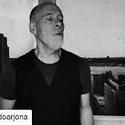The lyrics BLUES DE LA NOTORIEDAD (FEAT. GABY MORENO) ACÚSTICO of RICARDO ARJONA is also present in the album Covers, demos y otras travesuras de blanco (2021)