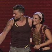 The lyrics LIVIN' LA VIDA LOCA of RICKY MARTIN is also present in the album Live: black & white tour (2007)