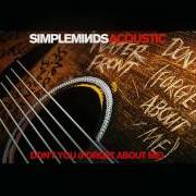The lyrics NEW GOLD DREAM of SIMPLE MINDS is also present in the album Acoustic (2016)