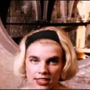 The lyrics GRAFFITI of THROWING MUSES is also present in the album The real ramona (1991)