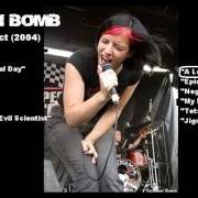 The lyrics MY MACHETE of TSUNAMI BOMB is also present in the album The definitive act (2004)