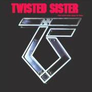 The lyrics WE'RE GONNA MAKE IT of TWISTED SISTER is also present in the album You can't stop rock and roll (1983)