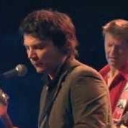The lyrics KICKING TELEVISION of WILCO is also present in the album Kicking television: live in chicago (2005)