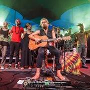 The lyrics BUNDAGEN of XAVIER RUDD is also present in the album Nanna (2015)