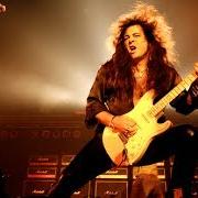 The lyrics AMBERDAWN of YNGWIE MALMSTEEN is also present in the album Magnum opus (1995)