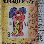 The lyrics ELLA ESTABA MUERTA of ATTAQUE 77 is also present in the album Yo te amo (1987)