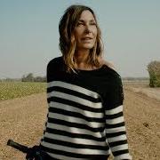 The lyrics VEILLEURS AMIS of ZAZIE is also present in the album Essenciel (2018)