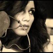 The lyrics LA FATICA E LA PAZIENZA of SUSANNA PARIGI is also present in the album In differenze (2004)