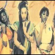 The lyrics MAMAS OF THE MAMAS (LES MAMAS DES MAMAS) of ZAP MAMA is also present in the album Sabsylma (1994)