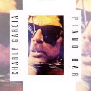 The lyrics RAROS PEINADOS NUEVOS of CHARLY GARCIA is also present in the album Piano bar (1984)