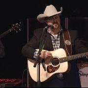 The lyrics ORDINARY HEROES of DARYLE SINGLETARY is also present in the album Live in concert