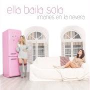 The lyrics AGUJAS ARDIENDO of ELLA BAILA SOLA is also present in the album Imanes en la nevera (2019)