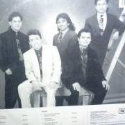 The lyrics TE VAS CON EL of GRUPO BRYNDIS is also present in the album A su salud (1996)