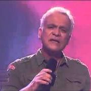 The lyrics GÖTTIN DER NACHT of NINO DE ANGELO is also present in the album Das leben ist schön (2012)