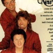 The lyrics TUTTI I BRIVIDI DEL MONDO of NEW TROLLS is also present in the album Il sale dei new trolls (1996)