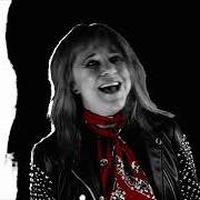 The lyrics HEY QUEENIE of SUZI QUATRO is also present in the album The devil in me (2021)