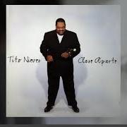 The lyrics PERMITEME DARTE UN BESO of TITO NIEVES is also present in the album Clase aparte (1999)