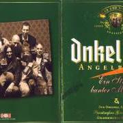 The lyrics DIE KLEINE KNEIPE of TOM ANGELRIPPER is also present in the album Ein strauß bunter melodien (1999)