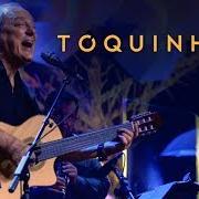 The lyrics A CASA / O PATO / O AR (O VENTO) / A BICICLETA / O CADERNO of TOQUINHO is also present in the album Toquinho - 50 anos de carreira (ao vivo) (2018)