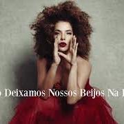 The lyrics VÁ COM DEUS of VANESSA DA MATA is also present in the album Quando deixamos nossos beijos na esquina (2019)