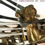 The lyrics IL LANCIATORE DI COLTELLI of ROBERTO VECCHIONI is also present in the album Il lanciatore di coltelli (2002)