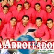 The lyrics MI GUSTO ES of LA ARROLLADORA BANDA EL LIMON is also present in the album Era cabron el viejo (2000)