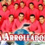 The lyrics SE ME CANSO EL CORAZON of LA ARROLLADORA BANDA EL LIMON is also present in the album Era cabron el viejo (2000)