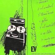 The lyrics ES LIBRE of LOS ENANITOS VERDES is also present in the album Inéditos (2010)