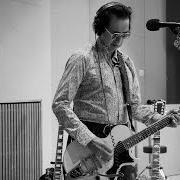 The lyrics JOHNNY VOLUME of ALEJANDRO ESCOVEDO is also present in the album Burn something beautiful (2017)