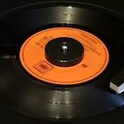The lyrics LA MER ( MARCELLA BELLA ) of JOE DASSIN is also present in the album Little italy (1982)