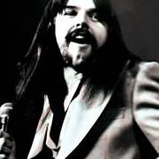 The lyrics SAILING NIGHTS of BOB SEGER is also present in the album Beautiful loser (1975)