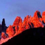 The lyrics QUANDO SAREMO IN MERICA of CANTI POPOLARI is also present in the album Trentino alto adige