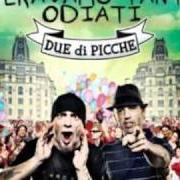 The lyrics DUEDIPICCHE of DUE DI PICCHE is also present in the album C'eravamo tanto odiati (2010)
