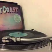 The lyrics FEAR OF MY IDENTITY of BEST COAST is also present in the album Fade away (2013)