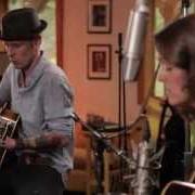 The lyrics KEEP YOUR HEART YOUNG of BRANDI CARLILE is also present in the album Bear creek