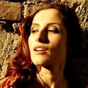 The lyrics TUTTO DA RIFARE of SERENA ABRAMI is also present in the album Lontano da tutto